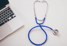 Photo of IA cria falsos médicos no YouTube e leva governo a cobrar remoção de 97 perfis
