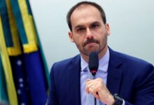 Photo of Eduardo Bolsonaro é demitido da Polícia Federal por abandono de cargo