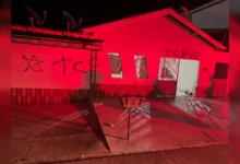 Photo of Sigla de facção acusada de perseguir católicos e umbandistas é pichada na casa de influenciadora morta no Pará