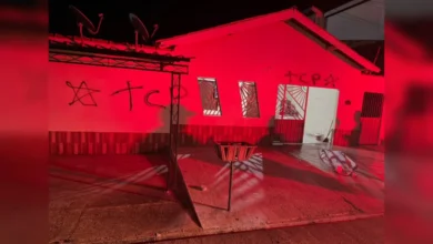 Photo of Sigla de facção acusada de perseguir católicos e umbandistas é pichada na casa de influenciadora morta no Pará