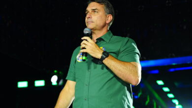 Photo of Flávio Bolsonaro rejeita resultado das urnas e promete pedir anulação da eleição