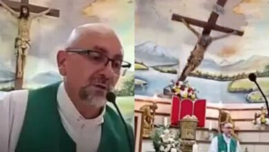 Photo of Padre morre após cruz cair sobre sua cabeça durante missa transmitida ao vivo no Equador