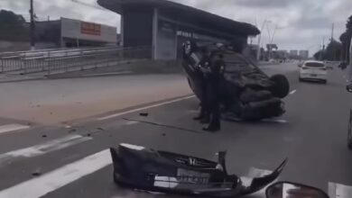 Photo of Carro capota próximo a estação do BRT na Augusto Montenegro, em Icoaraci