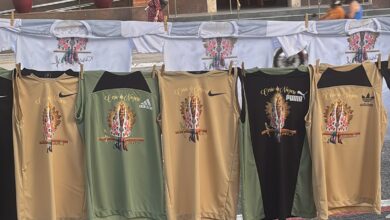 Photo of “Malacos com Naza”: vendedor customiza camisetas da Nike com imagem de Nossa Senhora de Nazaré
