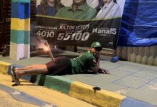 Photo of Eleitor viraliza ao comemorar eleição com rojão ‘no bumbum’