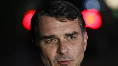 Photo of Flávio Bolsonaro teria deixado o Brasil rumo aos Estados Unidos, diz portal